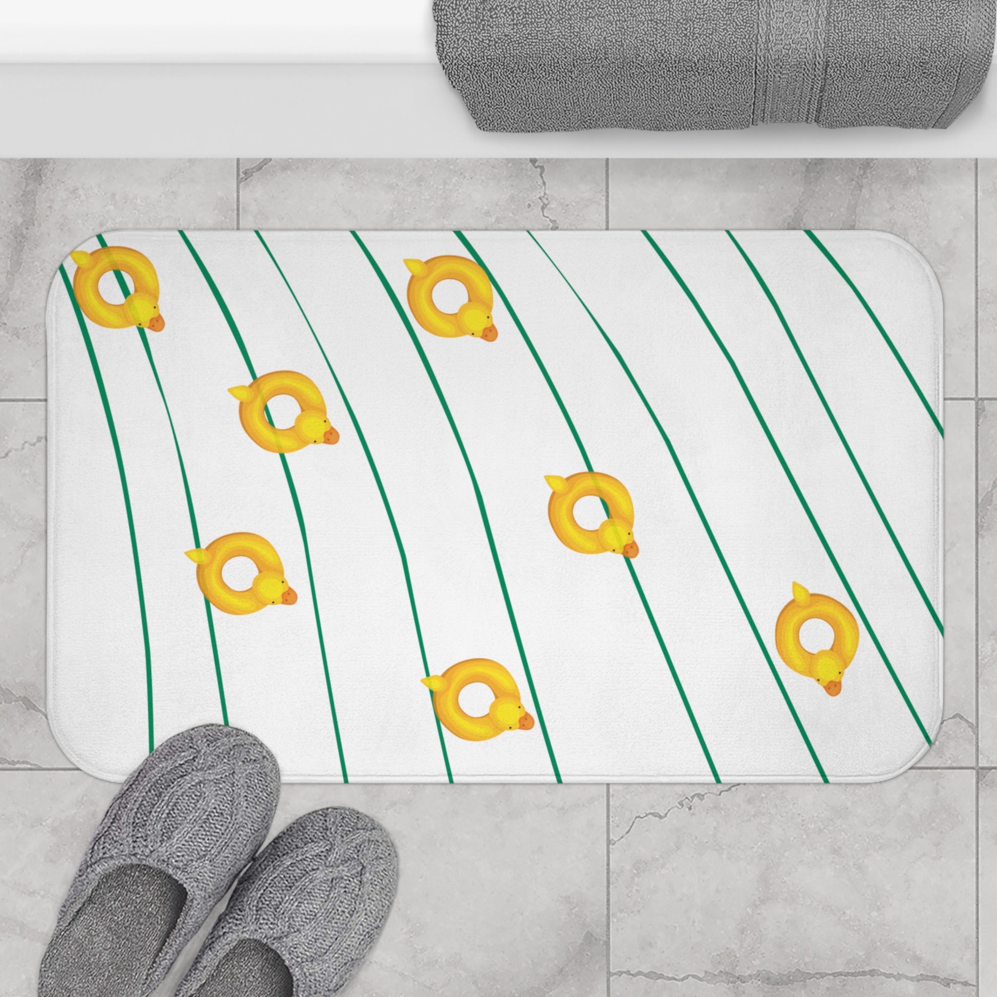 Gift-ready bath rug with rubber ducky and ripple design for dopamine decor bundle